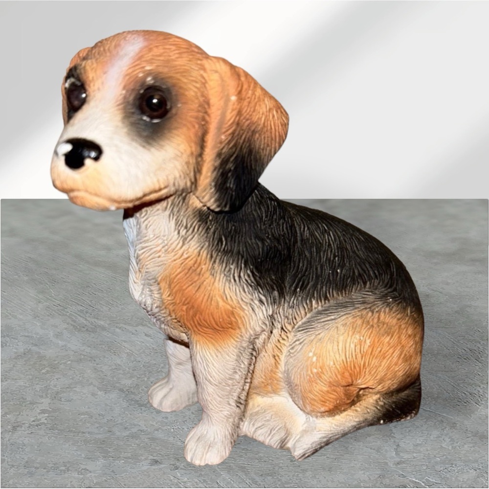 Beagle Puppy Dog Statute ceramic sitting Figurine realistic 4” 1988 Vintage